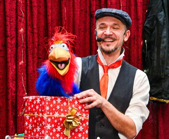 �arodej, �arovnik, iluzionist, moderator, stand-up, sam, sebastian, �arovnije, za, otroke, zabava, za, rojstni, dan, prireditev, za, otroke,	organizacija, dogodka, otro�ke, zabave, otro�ke, prireditve, otro�ka, prireditev, otroci, praznovanje, rojstnega, dne, nastop, knji�nica, vrtec, �ola, nakupovalni, center, otro�ki, koti�ek, �onglerske, delavnice, �arovni�ke, delavnice, cirkus, �ongler, klovn